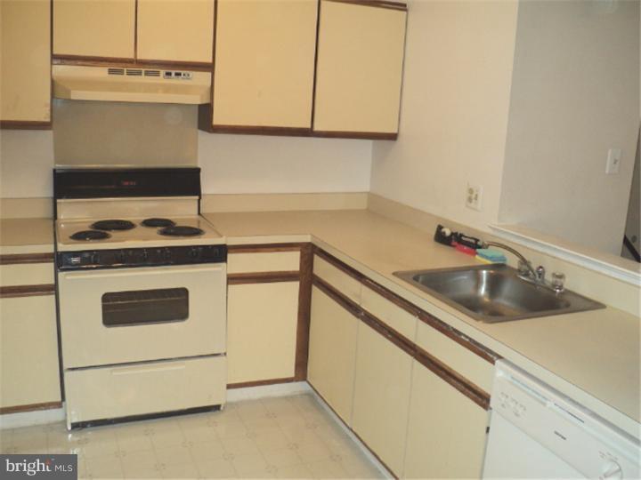 3369 Red Lion Road Philadelphia, PA 19114 - Photo 7 of 17 Kitchen