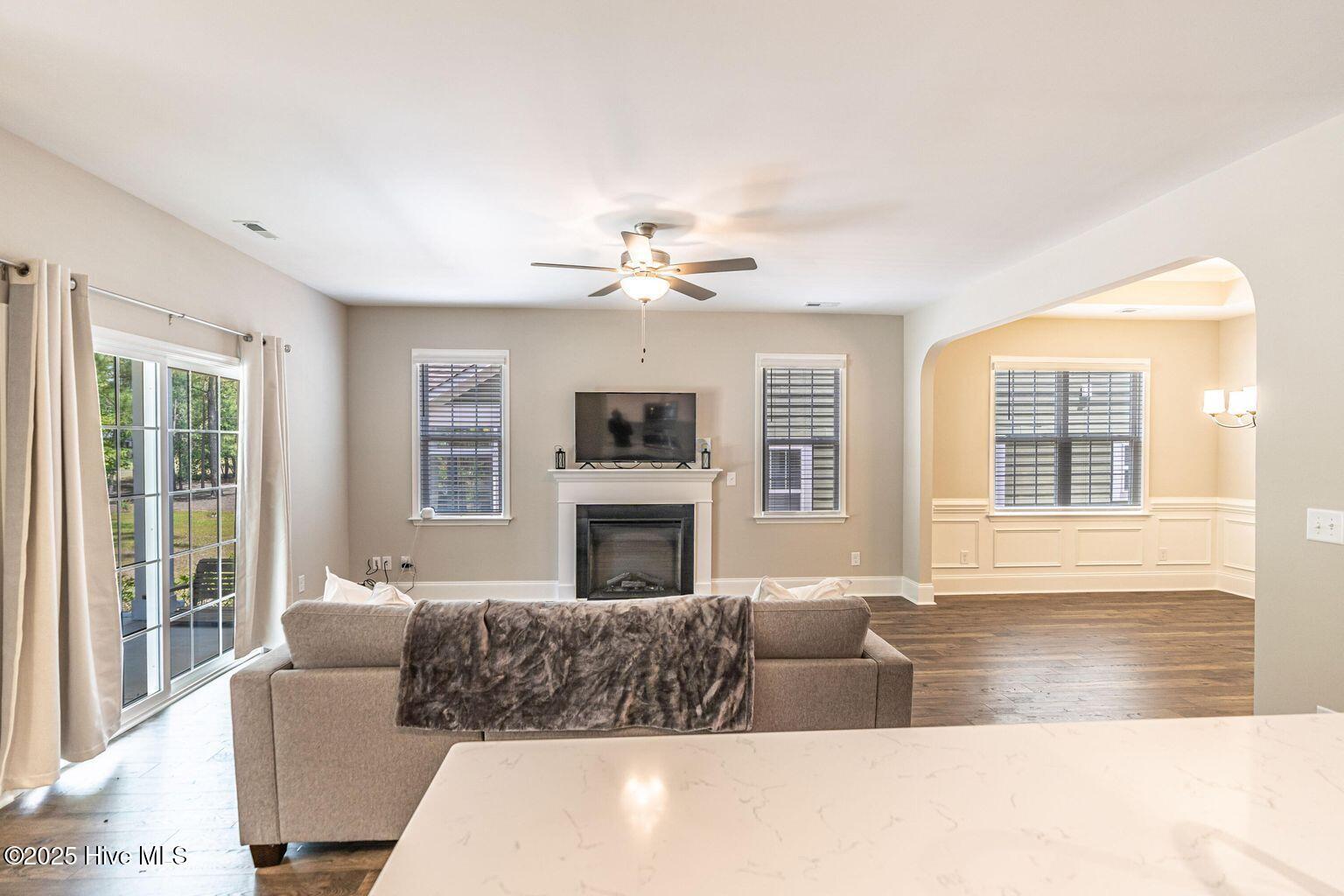 503 Kerr Lake Road Aberdeen, NC 28315 - Photo 11 of 33 Living Room
