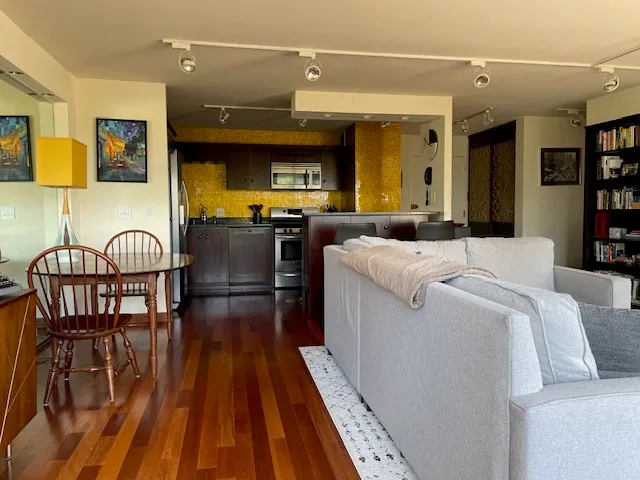 $348,000 | 2800 North Lake Shore Drive, Unit 712, Chicago, IL 60657