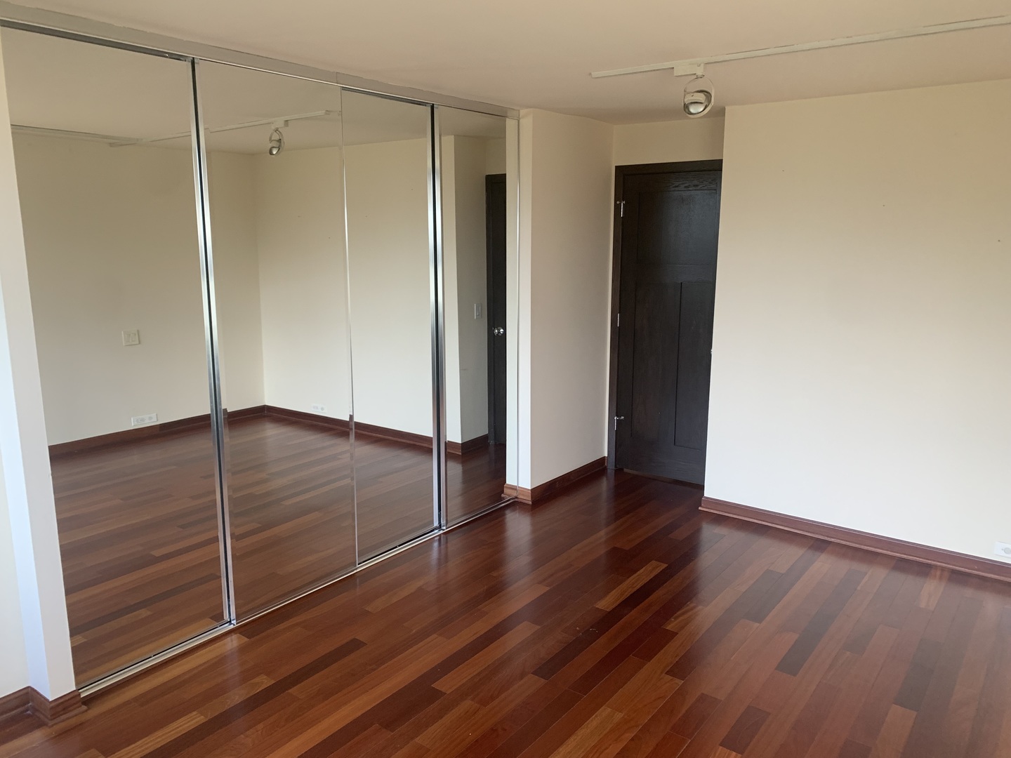 2800 North Lake Shore Drive, Unit 712 Chicago, IL 60657 - Photo 9 of 15 a view of wooden floor