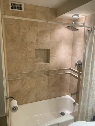 $348,000 | 2800 North Lake Shore Drive, Unit 712, Chicago, IL 60657