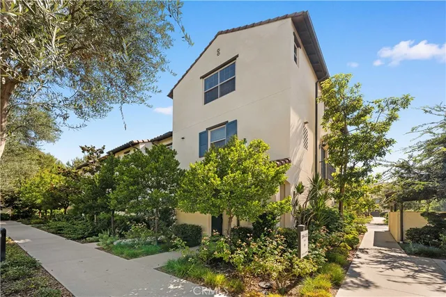 a view of a back yard of the house
