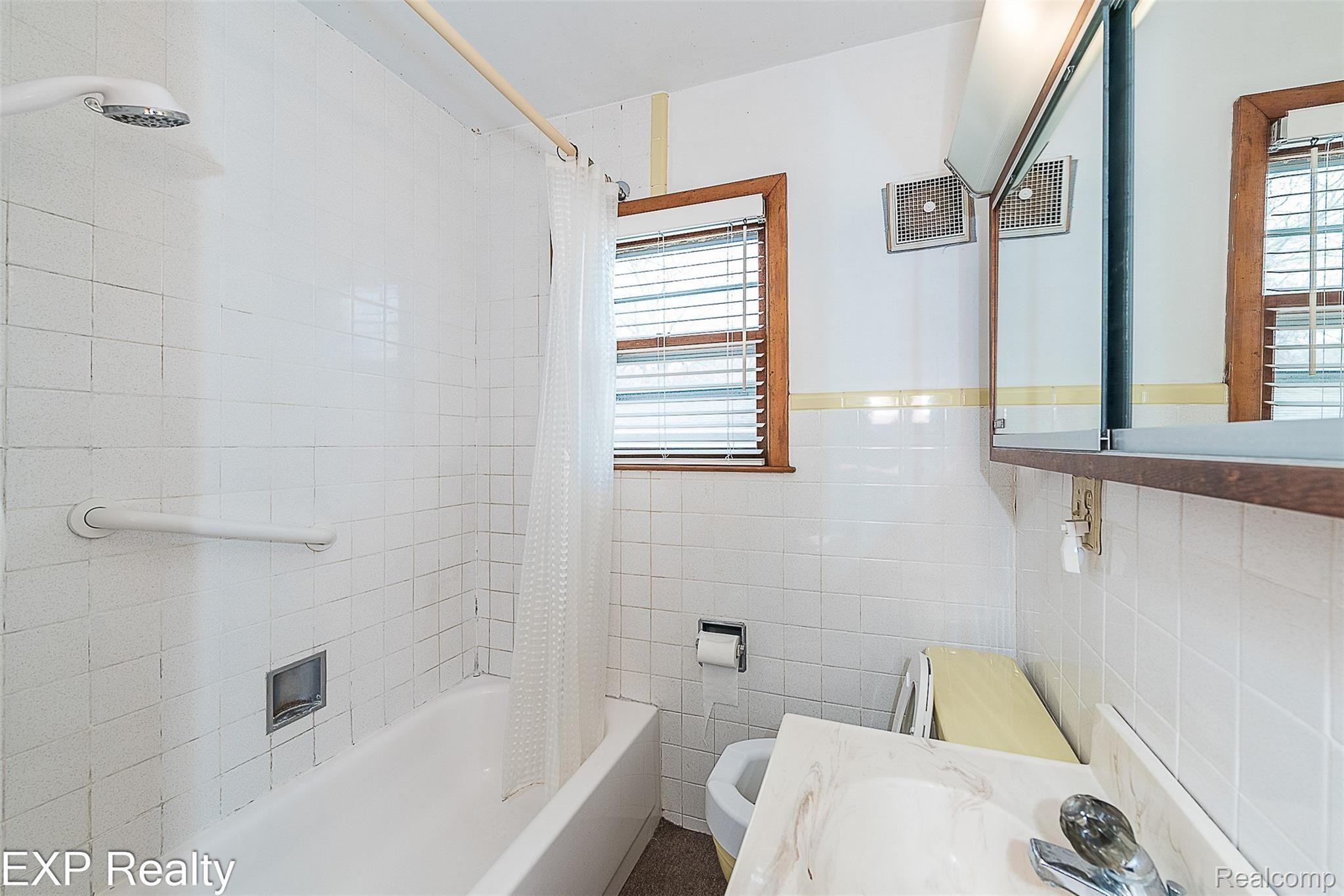 4360 Marcus Road Waterford, MI 48329 - Photo 19 of 21 DSC_1678.jpg