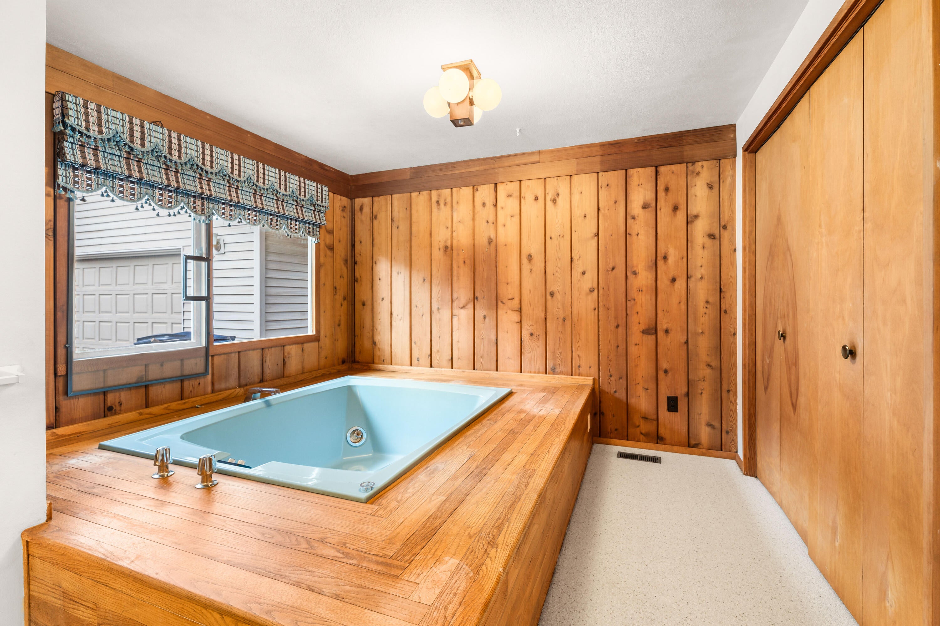 1670 Northwest Putnam Road Bend, OR 97703 - Photo 25 of 40 39-Bedroom