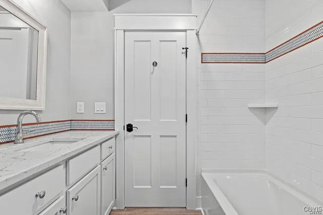 $897,600 | 8745 Gaskin Road, Clay, NY 13041