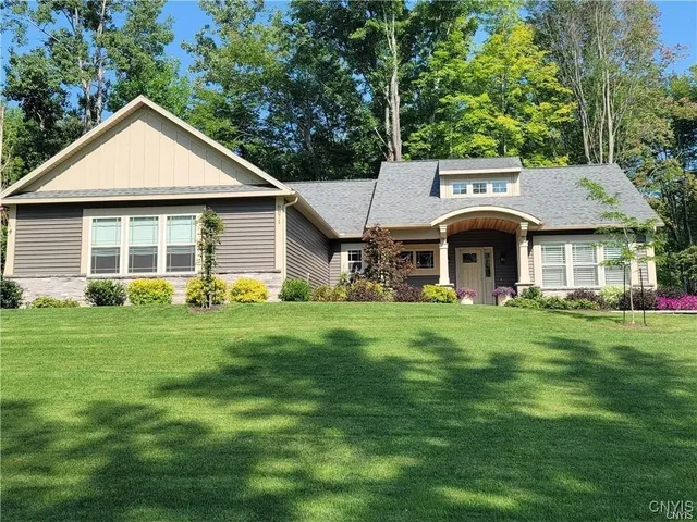$897,600 | 8745 Gaskin Road, Clay, NY 13041