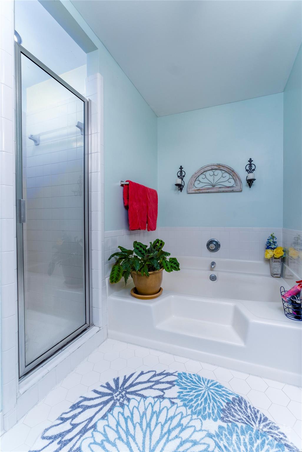 10744 Fairway Ridge Road Charlotte, NC 28277 - Photo 11 of 18 a bathroom with a tub and a shower