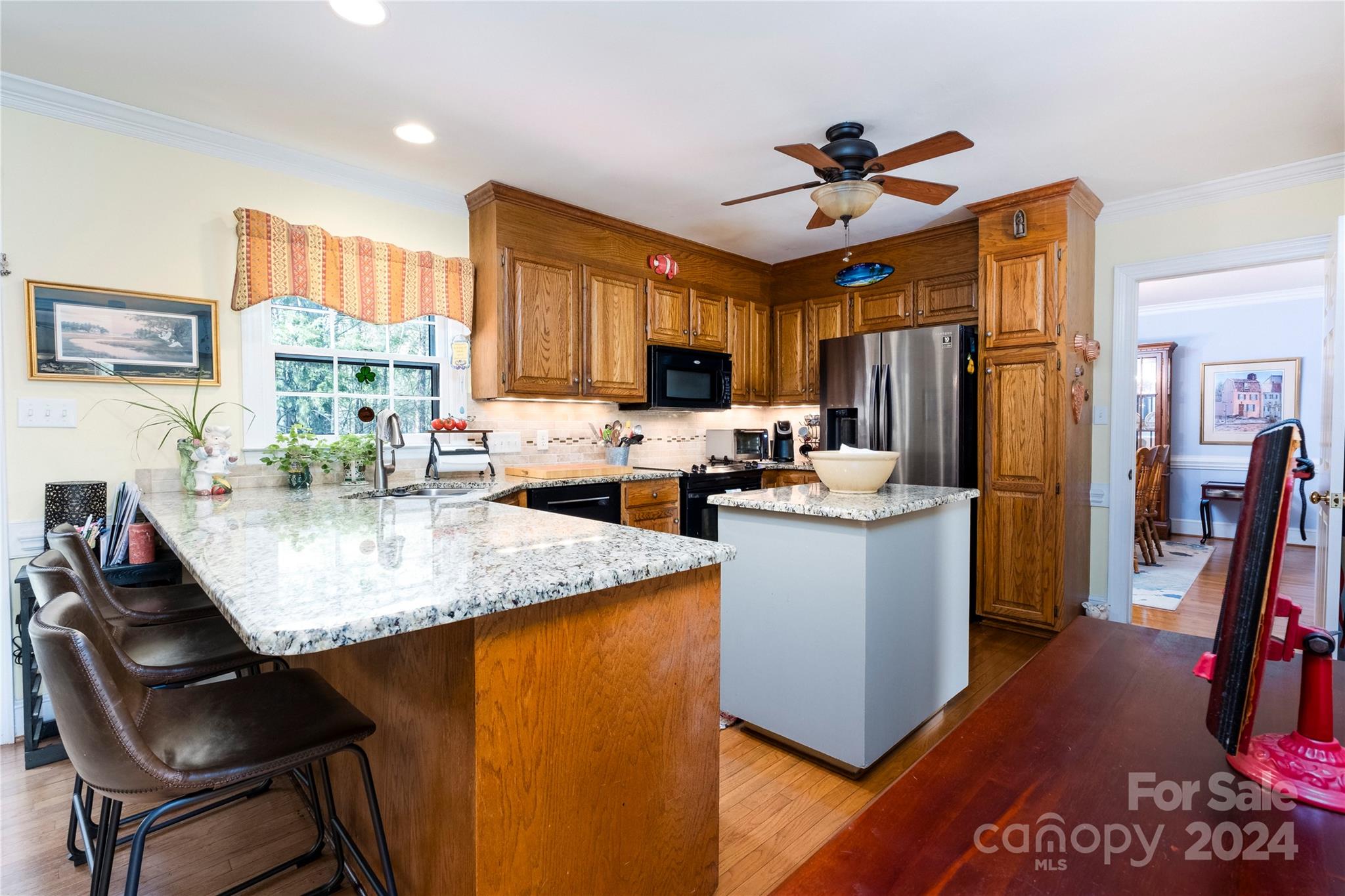 10744 Fairway Ridge Road Charlotte, NC 28277 - Photo 6 of 18 a kitchen with sink a refrigerator and chairs