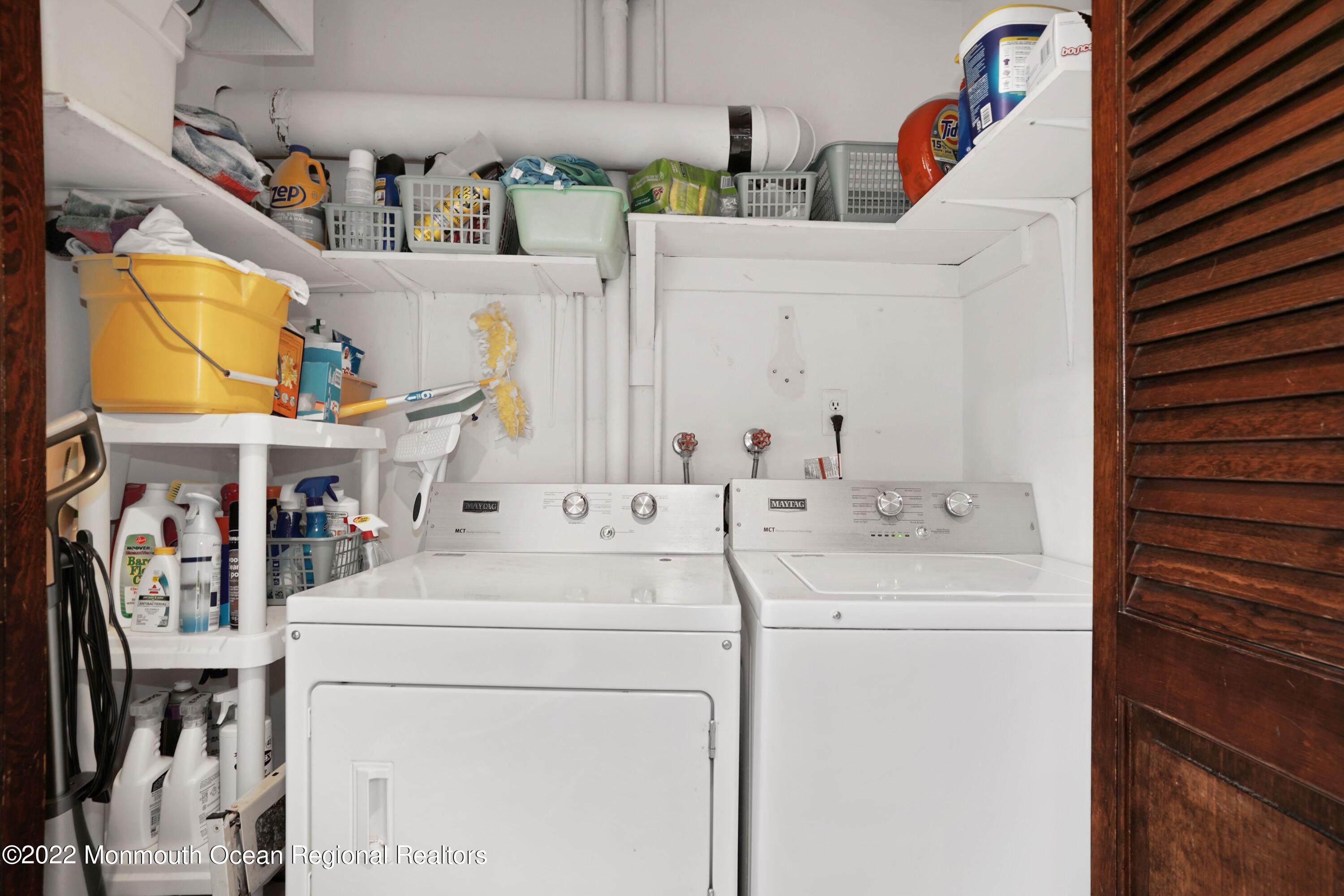161 Hillyer Circle Middletown, NJ 07748 - Photo 26 of 64 a utility room with dryer and washer