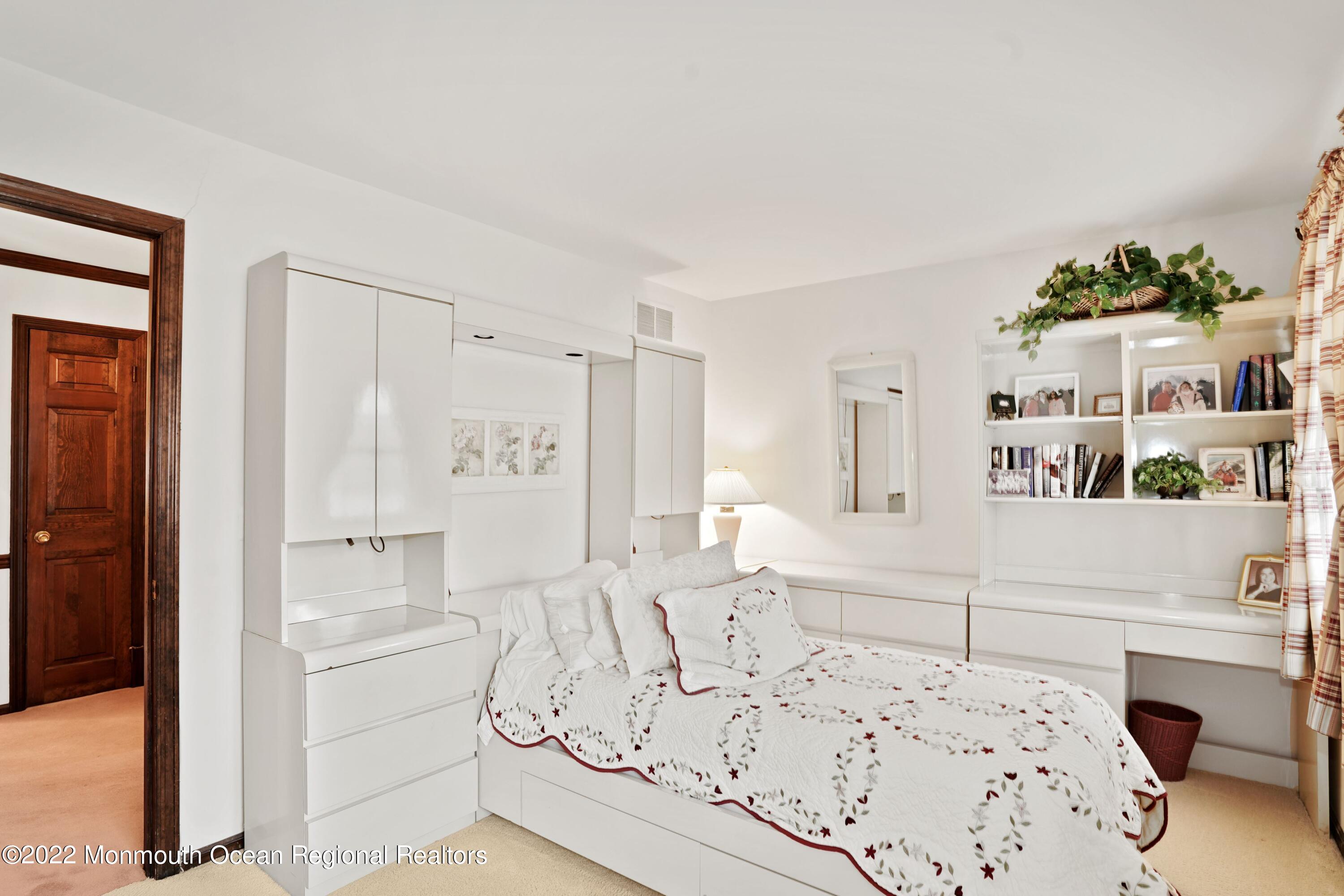 161 Hillyer Circle Middletown, NJ 07748 - Photo 35 of 64 0E823F26-1970-4121-85BC-30E87081B4E3