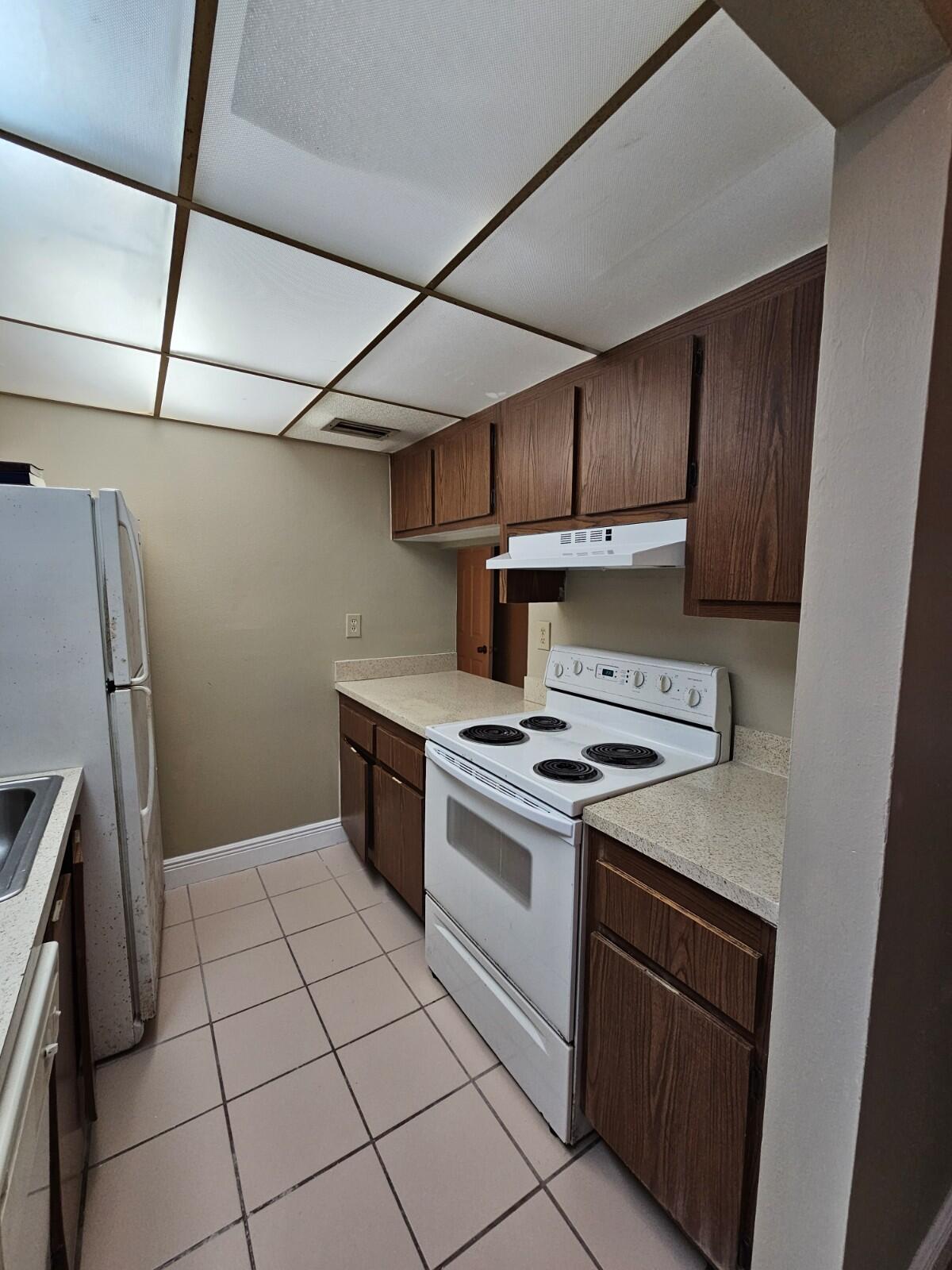 1850 North Congress Avenue, Unit 206 West Palm Beach, FL 33401 - Photo 4 of 15 20251217_114611_copy_1200x1600