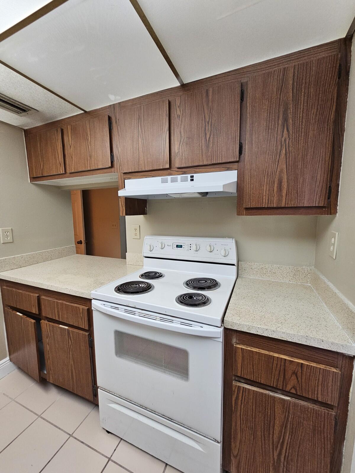 1850 North Congress Avenue, Unit 206 West Palm Beach, FL 33401 - Photo 5 of 15 20251217_114617_copy_1200x1600