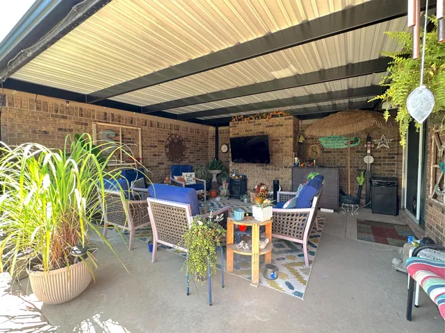 $330,000 | 1105 Phillips Drive, Dumas, TX 79029