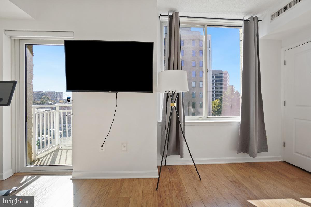 930 Wayne Avenue, Unit 404 Silver Spring, MD 20910 - Photo 11 of 47 Gallery Image 11