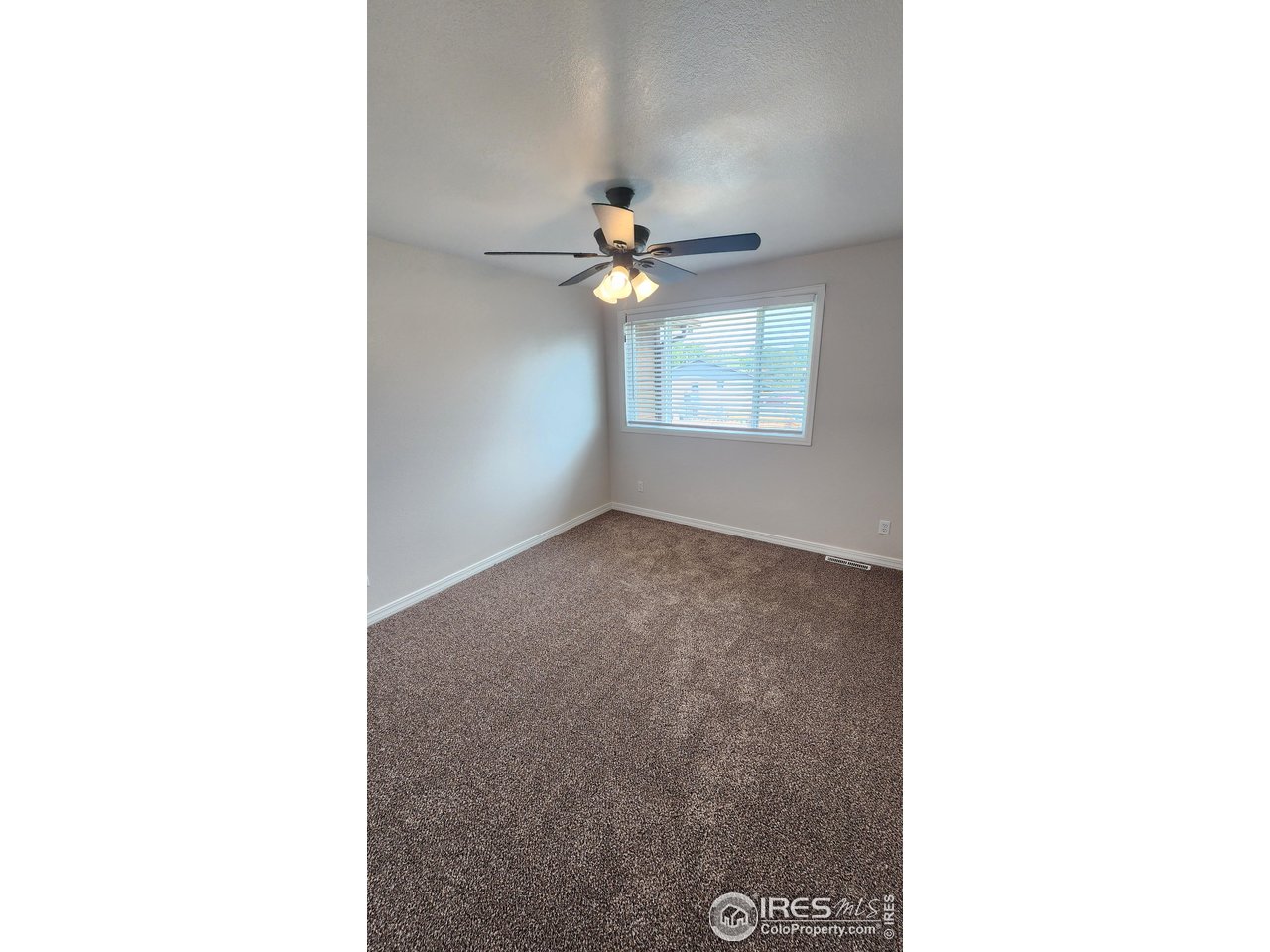 851 Denver Street, Unit 4 Sterling, CO 80751 - Photo 23 of 39 a living room with furniture and a ceiling fan