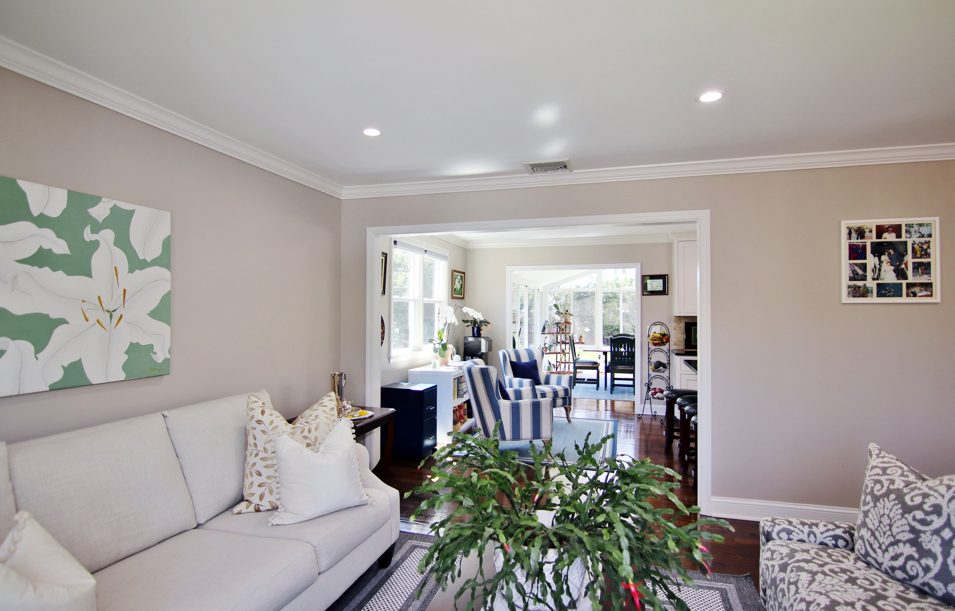 30 Possum Circle Norwalk, CT 06854 - Photo 4 of 23 a living room with furniture and a potted plant