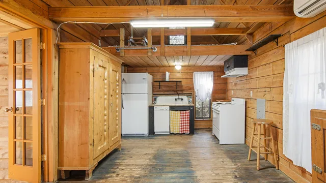 $173,000 | 932 Hammond Lake Drive, Fountain, FL 32438