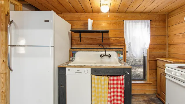 $173,000 | 932 Hammond Lake Drive, Fountain, FL 32438