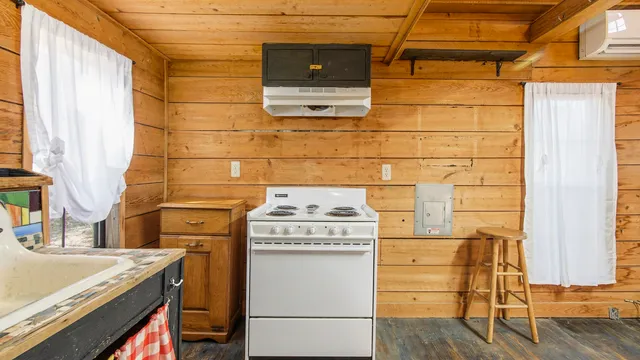 $173,000 | 932 Hammond Lake Drive, Fountain, FL 32438