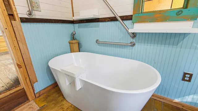 $173,000 | 932 Hammond Lake Drive, Fountain, FL 32438