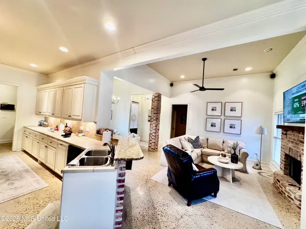 $299,000 | 148 West Pinebrook Drive, Brandon, MS 39047