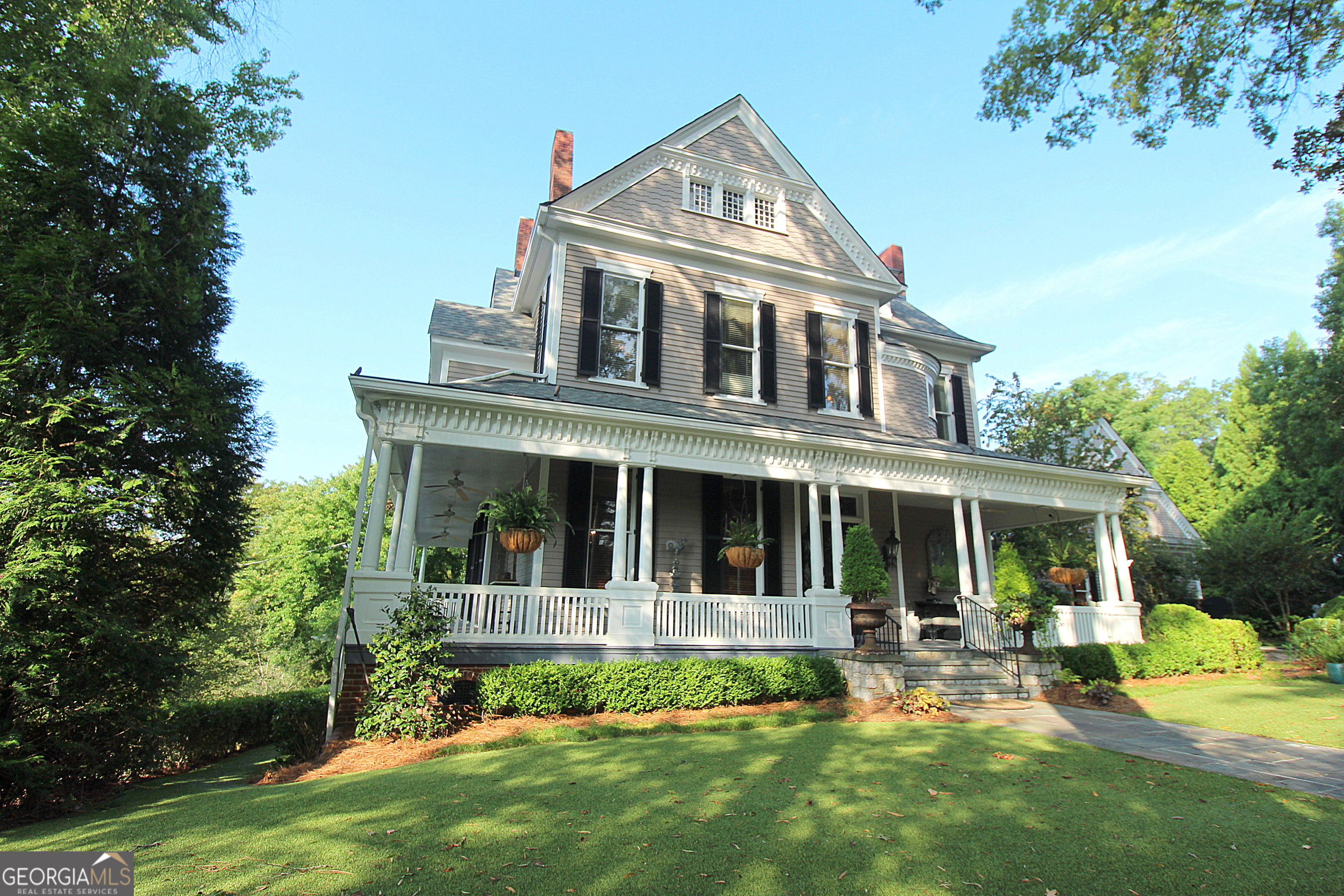 320 East 3rd Avenue Rome, GA 30161 - Photo 4 of 152 a view of house with yard and front view of a house