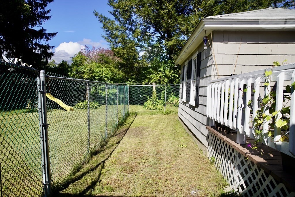 61 Silver Street Greenfield, MA 01301 - Photo 8 of 31