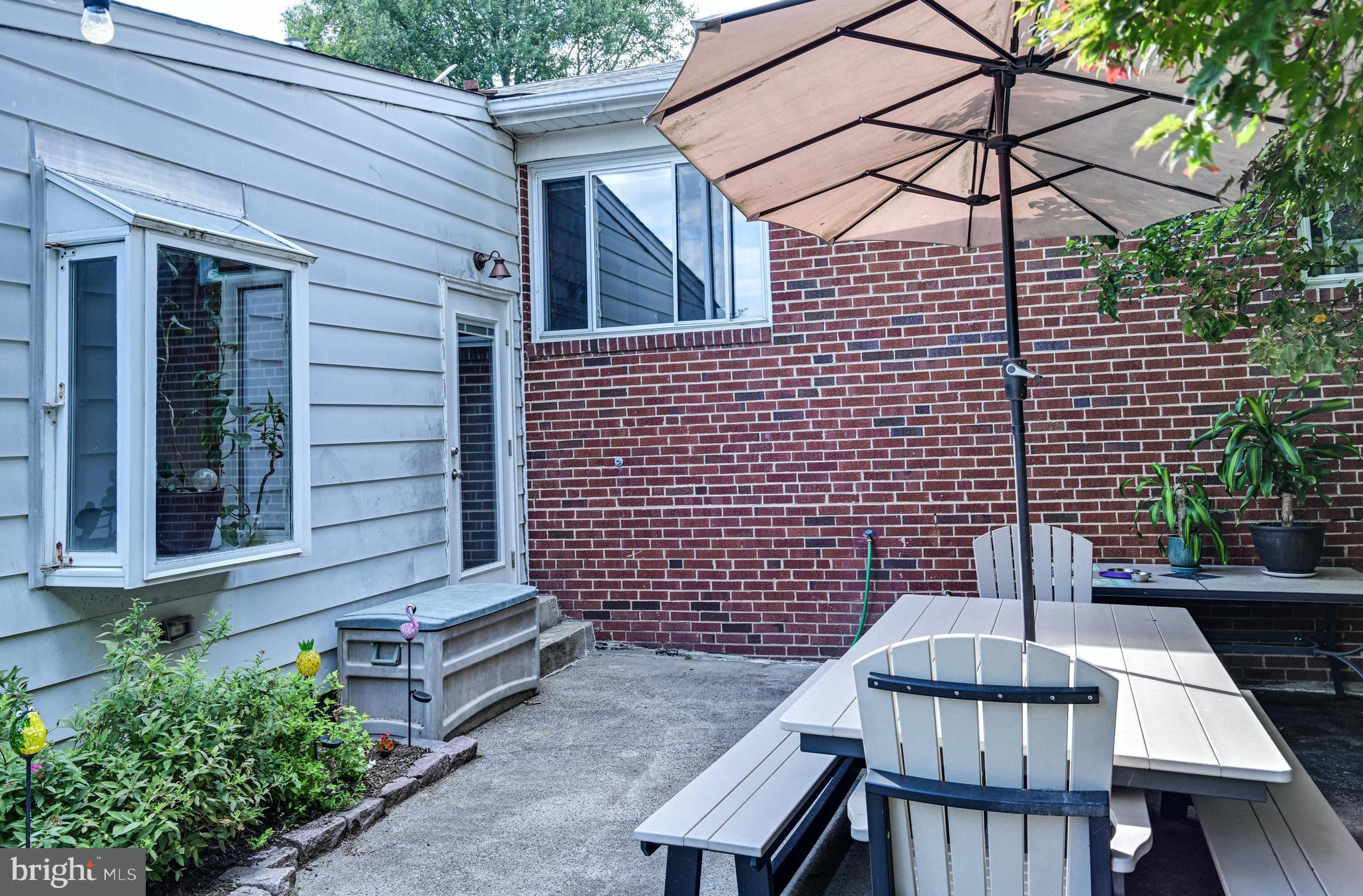 406 Belton Road Silver Spring, MD 20901 - Photo 26 of 36 Dine al fresco next to pool