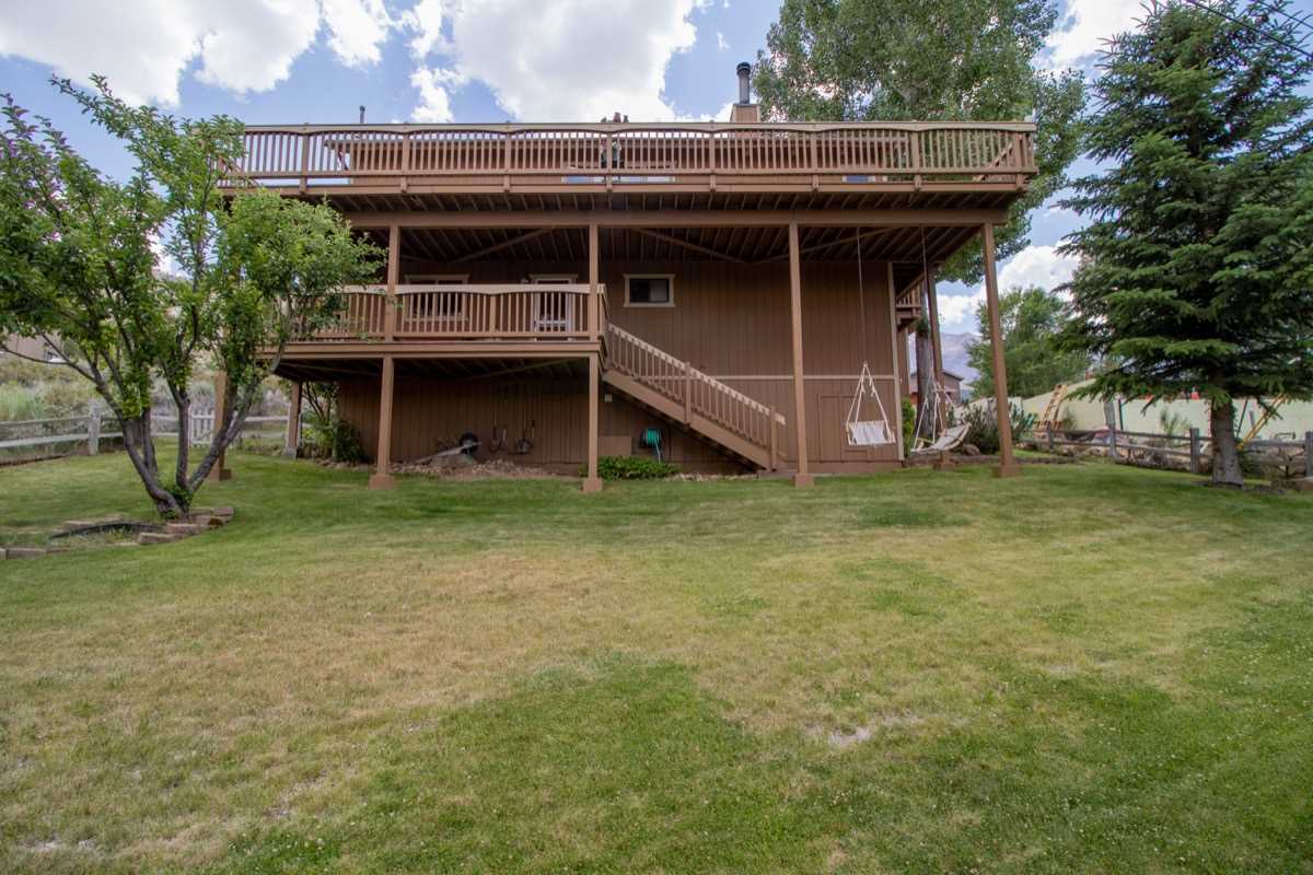 154 South Landing Road Crowley Lake, CA 93546 - Photo 4 of 27 a view of a house with a yard