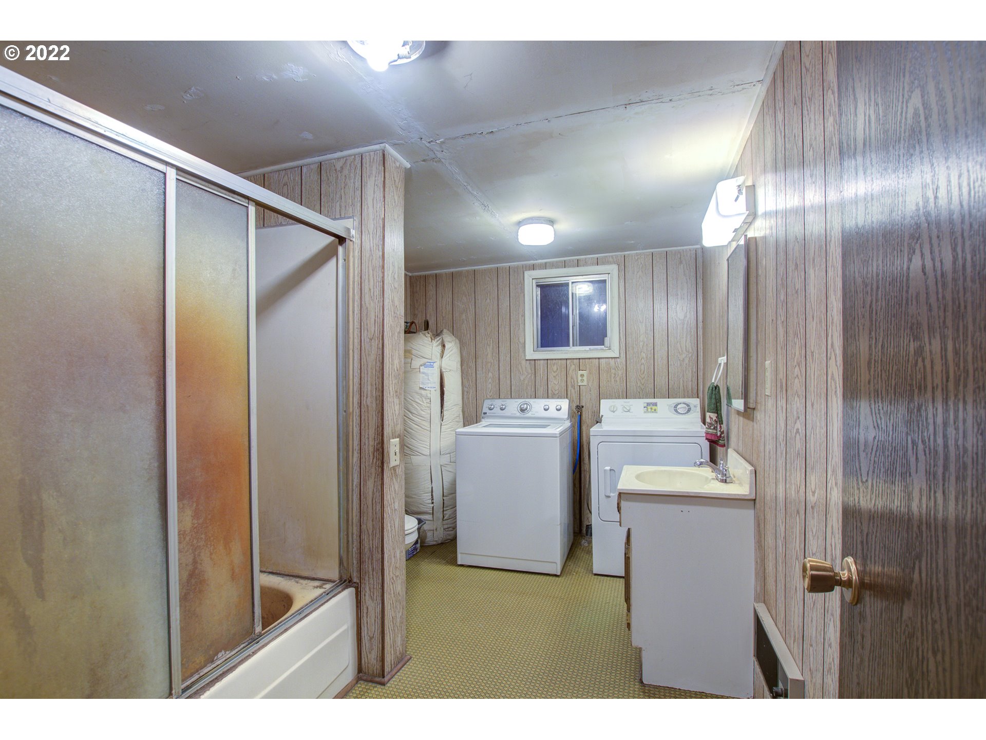 24300 Northwest Maplecrest Road Ridgefield, WA 98642 - Photo 29 of 32 a bathroom with a sink a mirror and shower