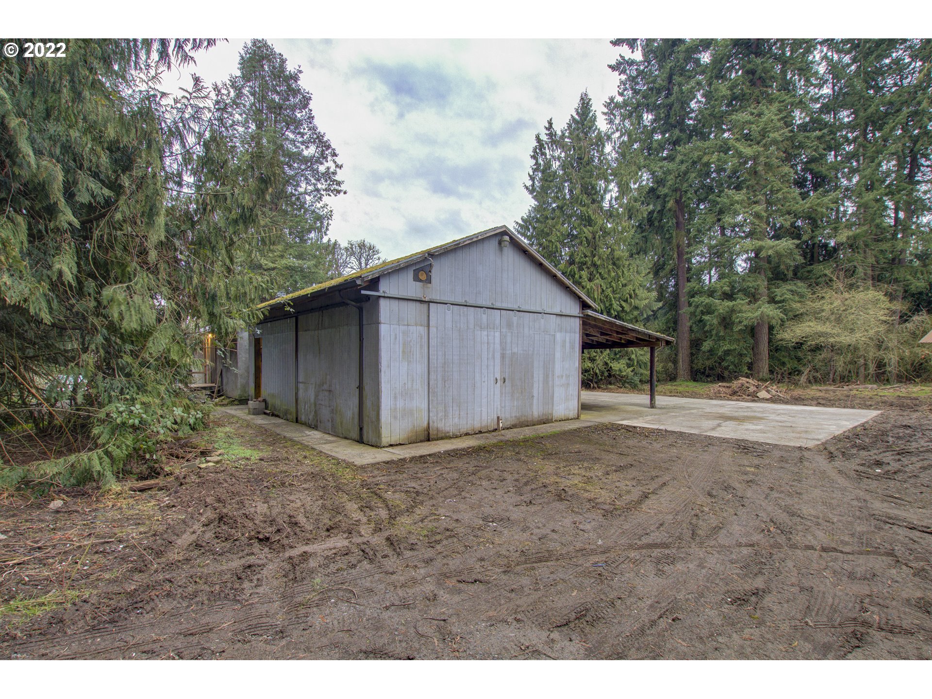 24300 Northwest Maplecrest Road Ridgefield, WA 98642 - Photo 10 of 32 a view of a large barn with big and a yard