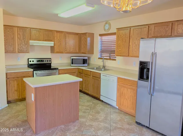 $1,695 | 35512 North Danish Red Trail, San Tan Valley, AZ 85143