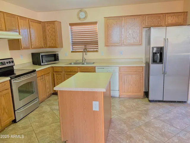 $1,695 | 35512 North Danish Red Trail, San Tan Valley, AZ 85143