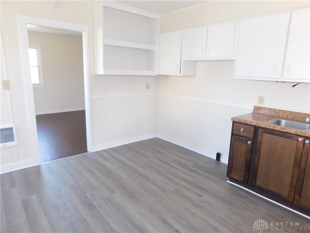 809 Mansfield Avenue Springfield, OH 45505 - Photo 2 of 8