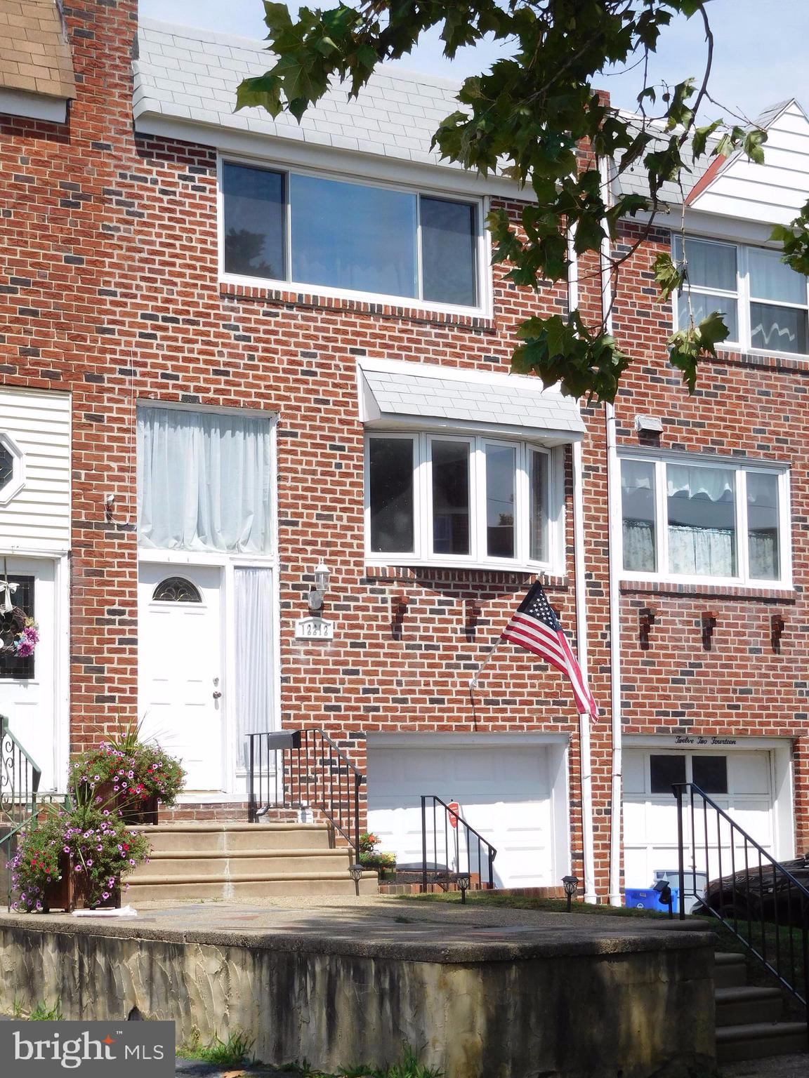 12212 Sweet Briar Road Philadelphia, PA 19154 - Photo 2 of 34