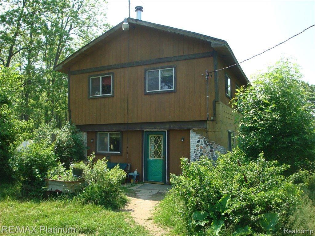 6920 Milford Road Holly, MI 48442 - Photo 1 of 8 Cabin Front