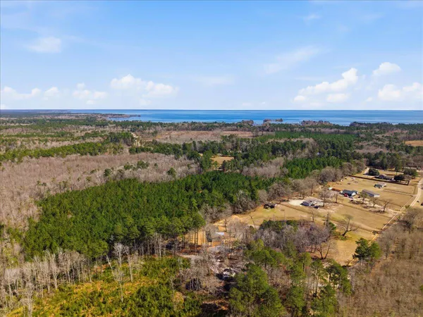 $425,000 | 662 Country Pond Lane, Cross, SC 29436