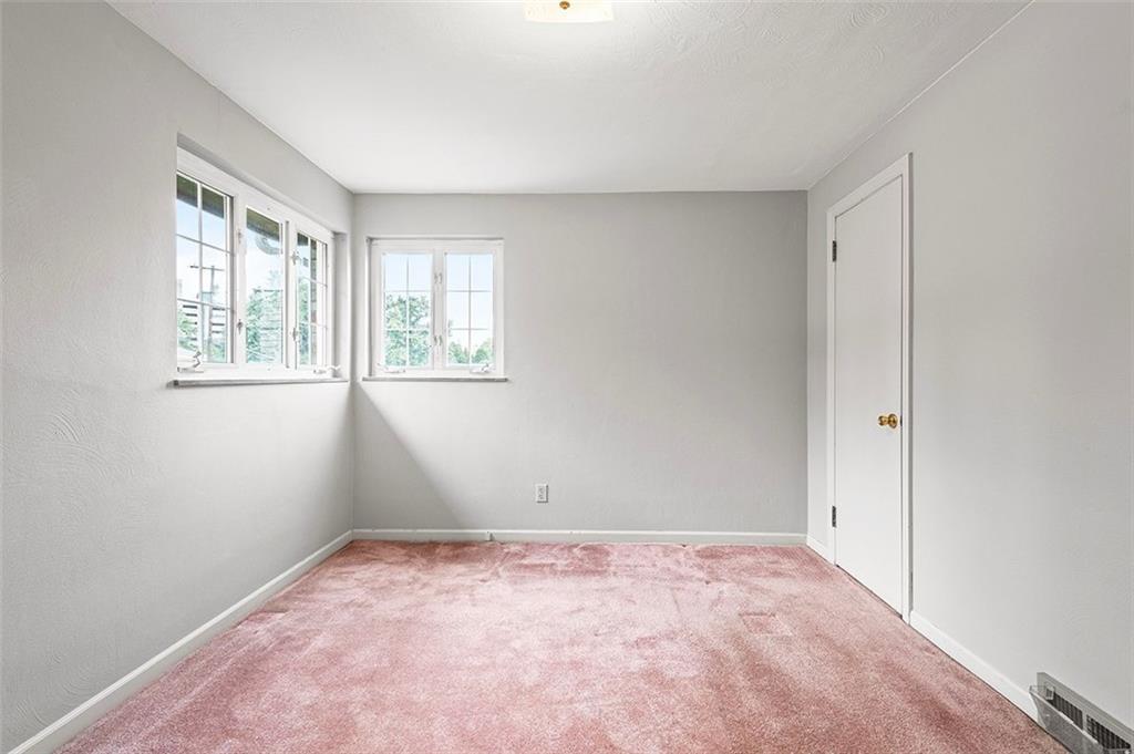 32 Pontiac Road Pittsburgh, PA 15241 - Photo 10 of 23 an empty room with a window
