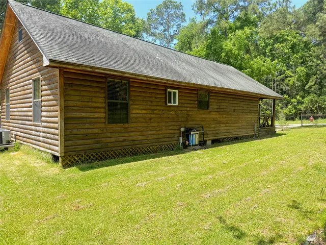 a view of a house with backyard and garden