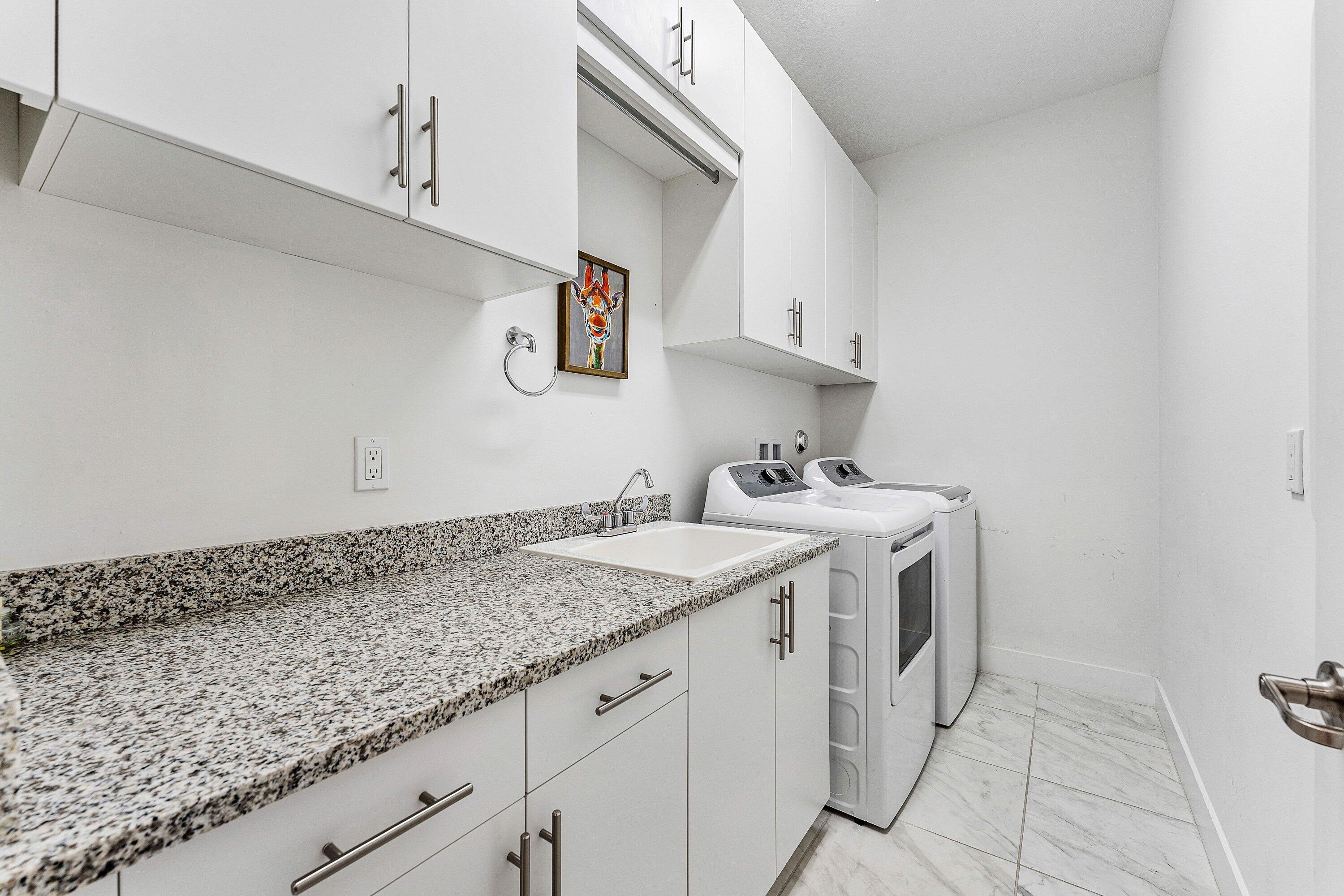 4821 Pointe Midtown Road Palm Beach Gardens, FL 33418 - Photo 23 of 34 Laundry Room