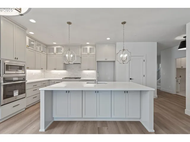 $819,939 | 14196 Southeast Iseli Lane, Clackamas, OR 97015