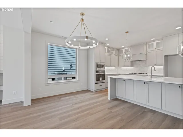 $819,939 | 14196 Southeast Iseli Lane, Clackamas, OR 97015