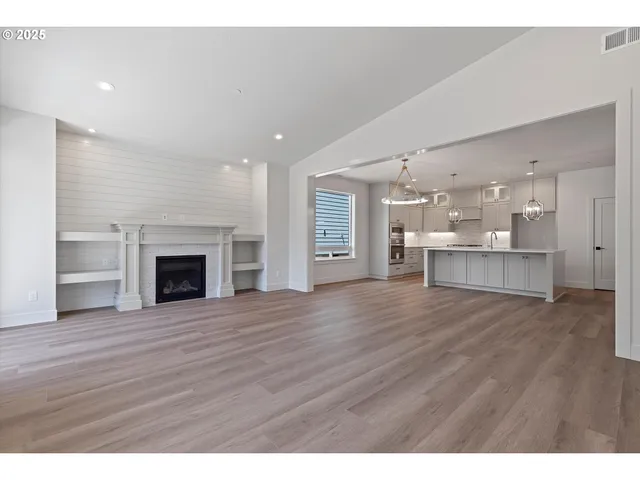 $819,939 | 14196 Southeast Iseli Lane, Clackamas, OR 97015