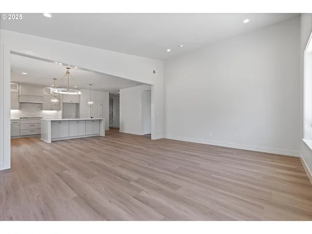 $819,939 | 14196 Southeast Iseli Lane, Clackamas, OR 97015