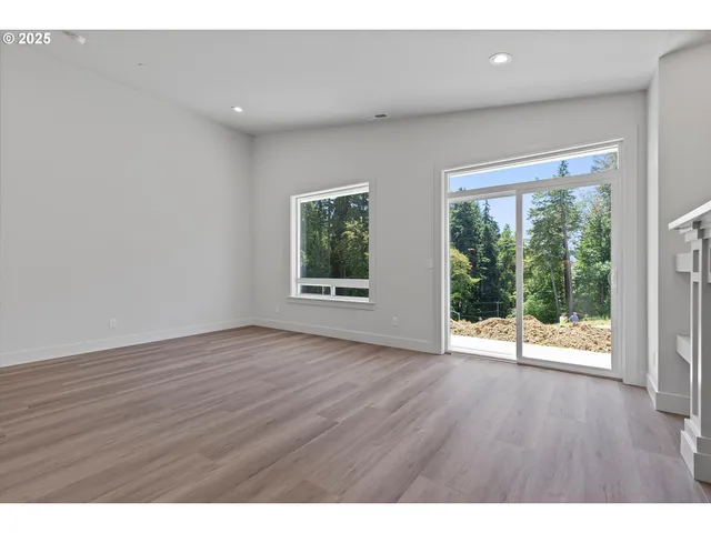 $819,939 | 14196 Southeast Iseli Lane, Clackamas, OR 97015