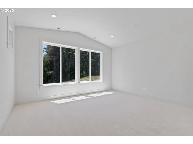 $819,939 | 14196 Southeast Iseli Lane, Clackamas, OR 97015