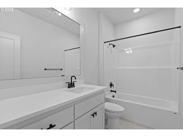 $819,939 | 14196 Southeast Iseli Lane, Clackamas, OR 97015