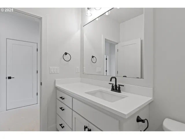 $819,939 | 14196 Southeast Iseli Lane, Clackamas, OR 97015