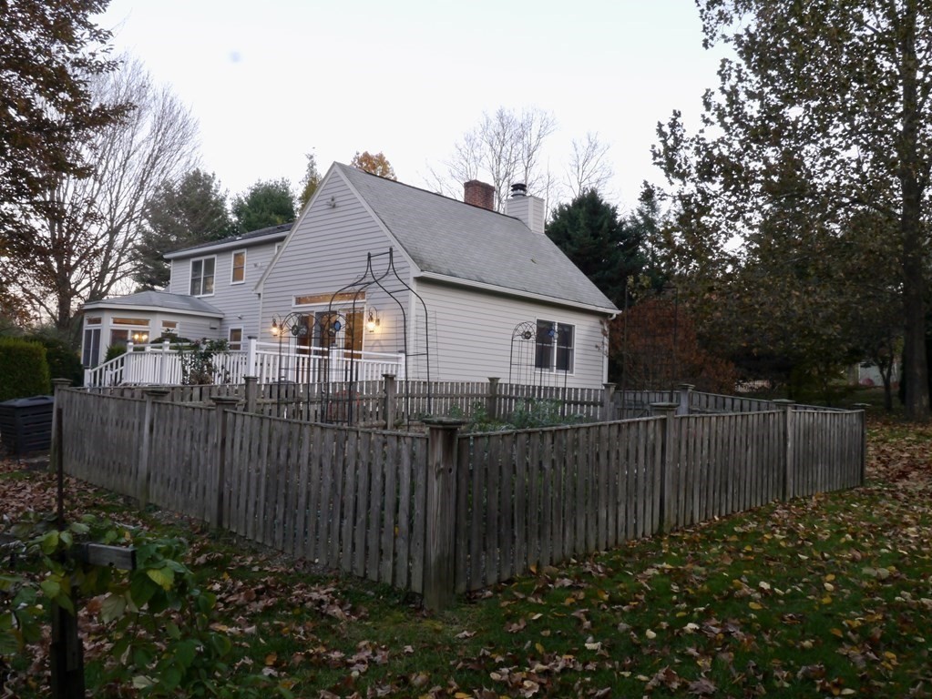830 Bay Road Amherst, MA 01002 - Photo 4 of 34