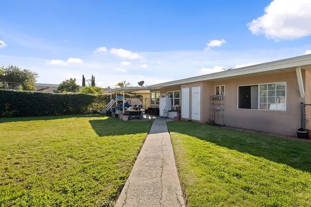 a view of a house with a backyard